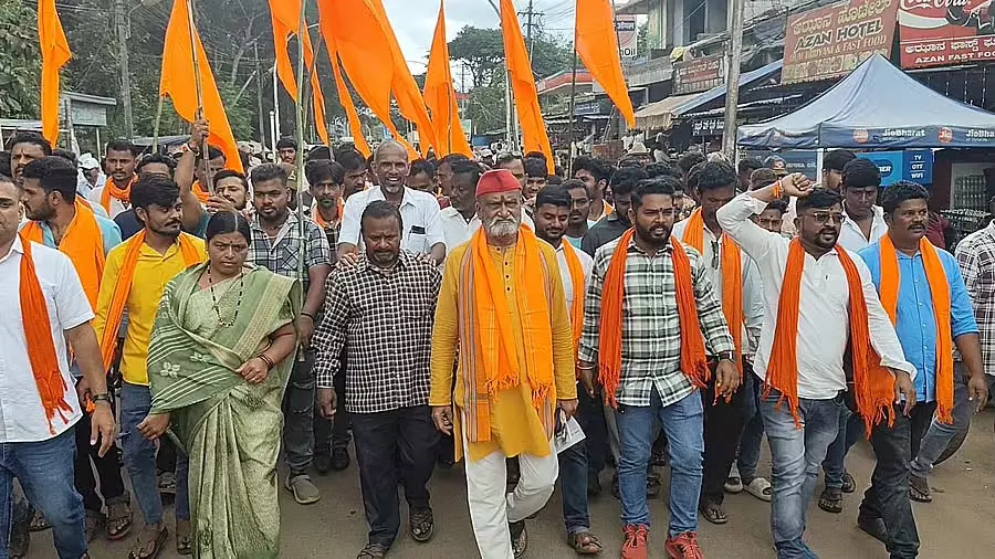 यूट्यूबर मुकालेप्पा विवाह मामला: आरोपियों की गिरफ्तारी की मांग यूट्यूबर मुकालेप्पा विवाह मामला: आरोपियों की गिरफ्तारी की मांग