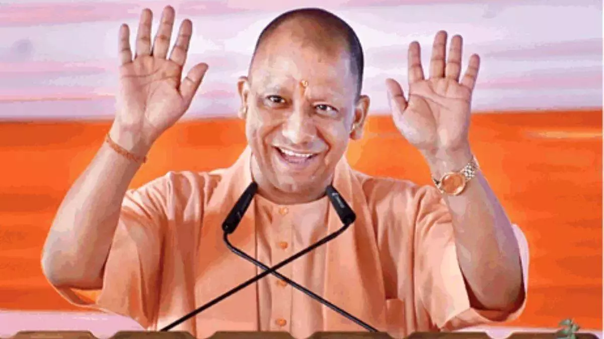 Lucknow: सीएम योगी ने छात्रों को दिया दिवाली गिफ्ट Lucknow: सीएम योगी ने छात्रों को दिया दिवाली गिफ्ट