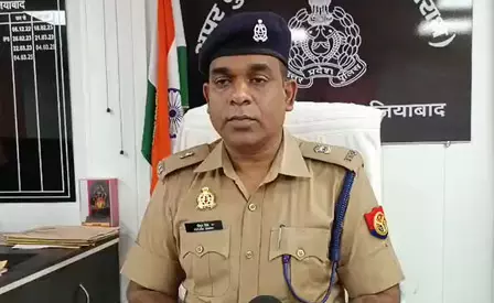 19 राज्यों में 136 वारदातों को अंजाम देने वाले 3 साइबर ठग गिरफ्तार 19 राज्यों में 136 वारदातों को अंजाम देने वाले 3 साइबर ठग गिरफ्तार