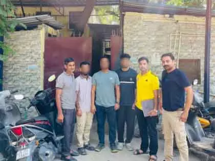 Delhi: तीन अवैध बांग्लादेशी नागरिक हिरासत में, निर्वासन की प्रक्रिया जारी Delhi: तीन अवैध बांग्लादेशी नागरिक हिरासत में, निर्वासन की प्रक्रिया जारी