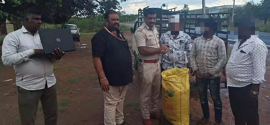 Santhemarahalli : राशन के चावल का अवैध परिवहन करने के आरोप में एक व्यक्ति गिरफ्तार Santhemarahalli : राशन के चावल का अवैध परिवहन करने के आरोप में एक व्यक्ति गिरफ्तार