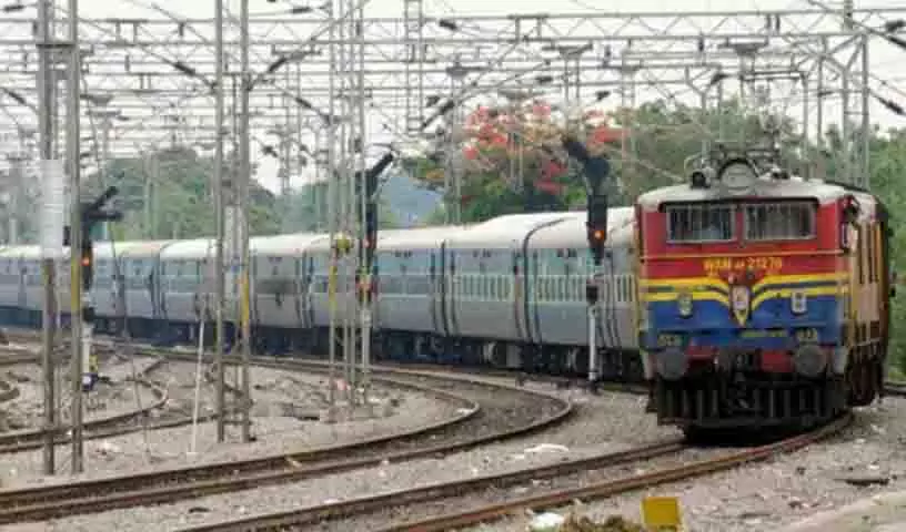 SCR ने दशहरा की भीड़ के कारण हैदराबाद स्टेशनों पर अस्थायी ट्रेन ठहराव की घोषणा की SCR ने दशहरा की भीड़ के कारण हैदराबाद स्टेशनों पर अस्थायी ट्रेन ठहराव की घोषणा की
