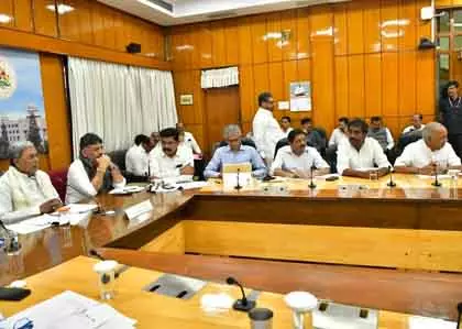 Bengaluru: जाति सर्वेक्षण की शुरुआत, 7 अक्टूबर तक रिपोर्ट देने का आदेश Bengaluru: जाति सर्वेक्षण की शुरुआत, 7 अक्टूबर तक रिपोर्ट देने का आदेश