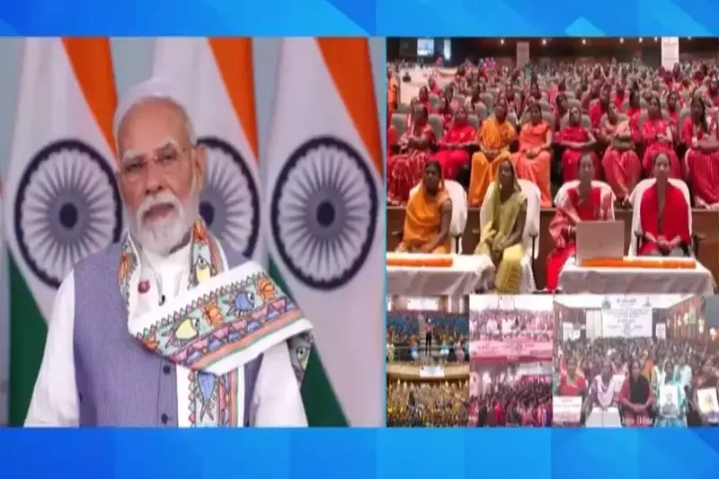 PM Modi की बिहार महिला संपर्क यात्रा: स्नेहपूर्ण बातचीत से उत्सव की भावना तक PM Modi की बिहार महिला संपर्क यात्रा: स्नेहपूर्ण बातचीत से उत्सव की भावना तक