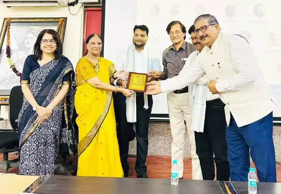 New Delhi: लक्ष्मीबाई कॉलेज ने किया राष्ट्रीय संगोष्ठी का शुभारंभ New Delhi: लक्ष्मीबाई कॉलेज ने किया राष्ट्रीय संगोष्ठी का शुभारंभ
