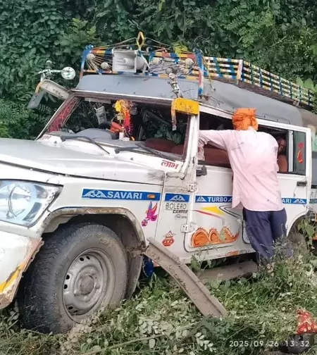 दो सड़क हादसों में छह की मौत, सात घायल दो सड़क हादसों में छह की मौत, सात घायल