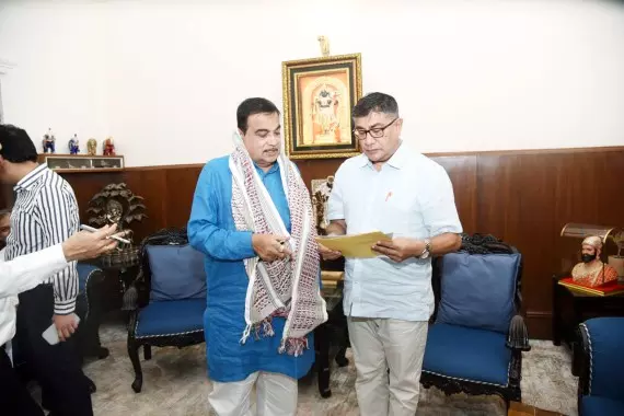 राज्य भाजपा अध्यक्ष ने गडकरी से सिक्किम की कनेक्टिविटी चुनौतियों का समाधान करने का आग्रह किया राज्य भाजपा अध्यक्ष ने गडकरी से सिक्किम की कनेक्टिविटी चुनौतियों का समाधान करने का आग्रह किया