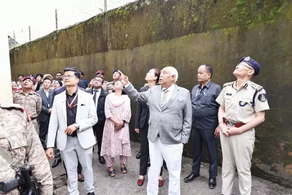 Sikkim के मुख्य न्यायाधीश ने रोंगयेक स्थित राज्य केंद्रीय कारागार का दौरा किया Sikkim के मुख्य न्यायाधीश ने रोंगयेक स्थित राज्य केंद्रीय कारागार का दौरा किया