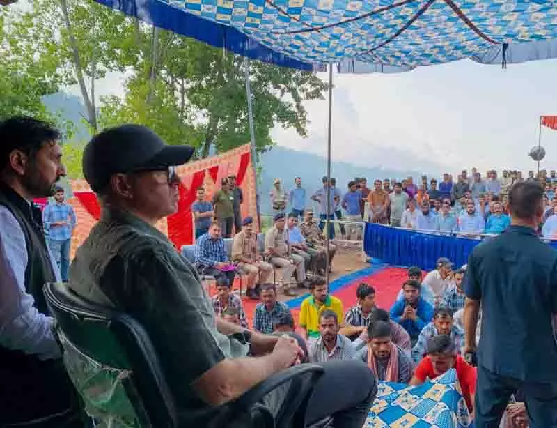 बाढ़ के कारण बेघर हुए परिवारों को 5 मरला का प्लॉट दिया जाएगा: J&K CM बाढ़ के कारण बेघर हुए परिवारों को 5 मरला का प्लॉट दिया जाएगा: J&K CM