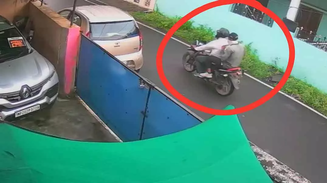MP: दिनदहाड़े चेन स्नेचिंग में भाजपा नेता की मां को निशाना बनाया गया MP: दिनदहाड़े चेन स्नेचिंग में भाजपा नेता की मां को निशाना बनाया गया