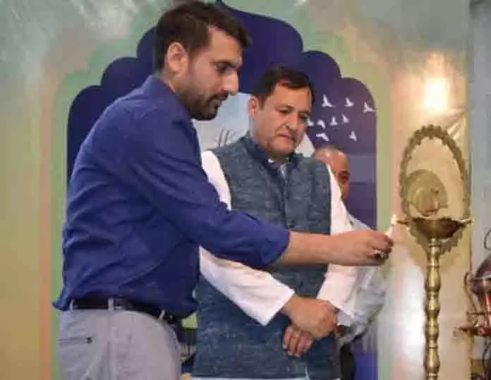 हिमायत ग्रामीण युवा सशक्तिकरण के लिए रास्ते बना रहा: Javid Dar हिमायत ग्रामीण युवा सशक्तिकरण के लिए रास्ते बना रहा: Javid Dar