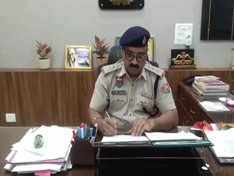 पिता ने बेटियों को मारने के बाद की आत्महत्या, डेढ़ महीने पहले पत्नी की मौत पिता ने बेटियों को मारने के बाद की आत्महत्या, डेढ़ महीने पहले पत्नी की मौत
