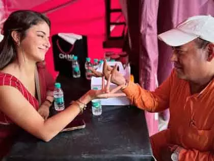 अगली फिल्म के सेट से वामिका गब्बी ने बिखेरी ‘लीड कैरेक्टर एनर्जी’ अगली फिल्म के सेट से वामिका गब्बी ने बिखेरी ‘लीड कैरेक्टर एनर्जी’