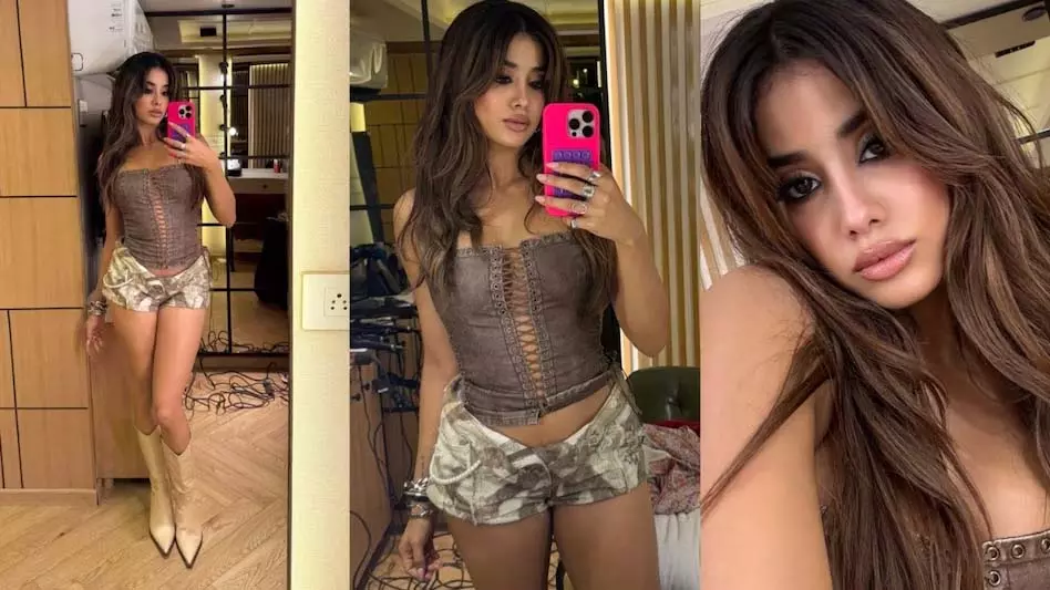 काउगर्ल बनीं Janhvi Kapoor, स्ट्रैपलेस कॉर्सेट और शॉर्ट्स में लुटाया ग्लैमर काउगर्ल बनीं Janhvi Kapoor, स्ट्रैपलेस कॉर्सेट और शॉर्ट्स में लुटाया ग्लैमर