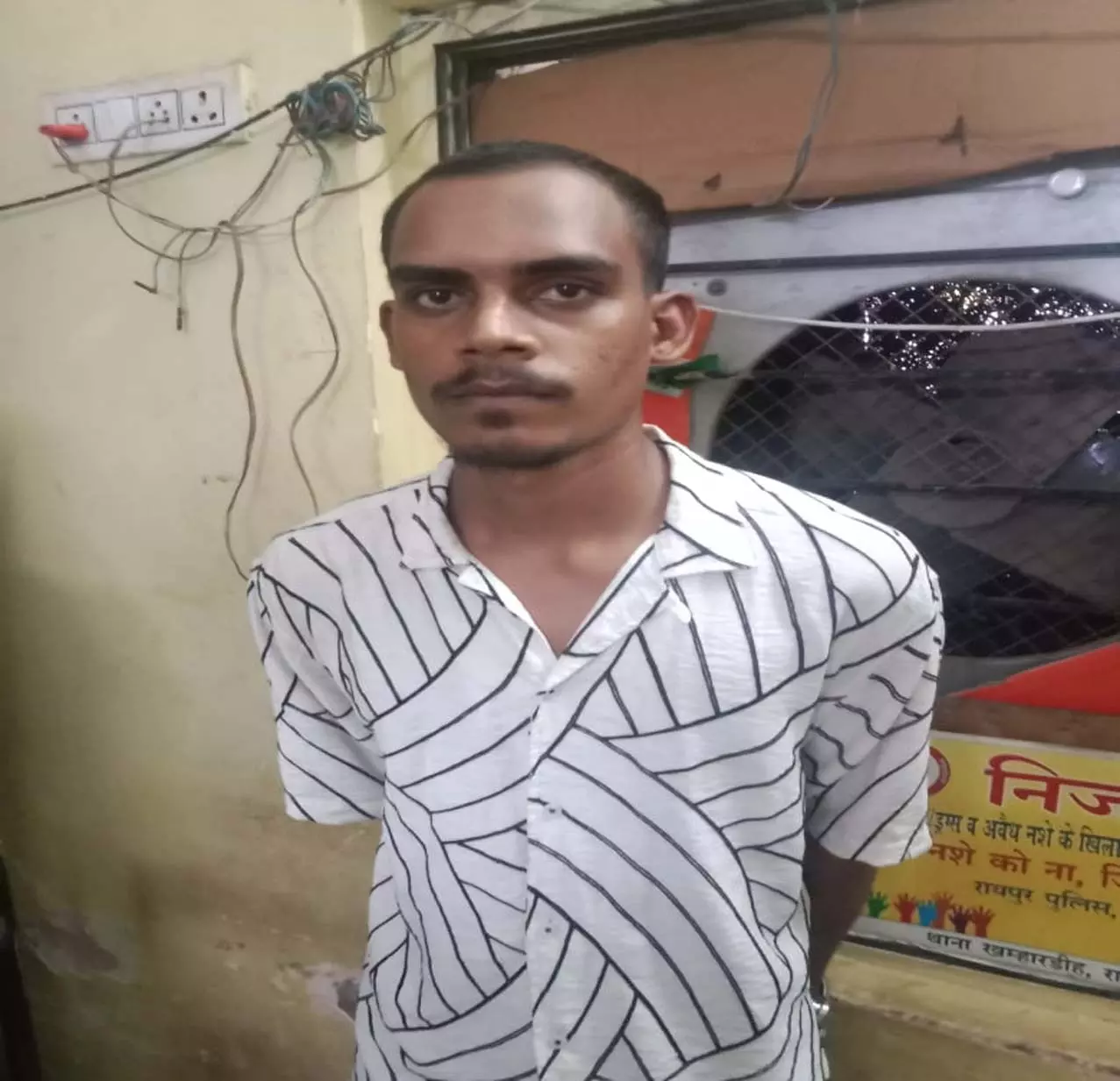 खम्हारडीह पुलिस ने दोपहिया वाहन चोरी करने वाले आरोपी को गिरफ्तार खम्हारडीह पुलिस ने दोपहिया वाहन चोरी करने वाले आरोपी को गिरफ्तार