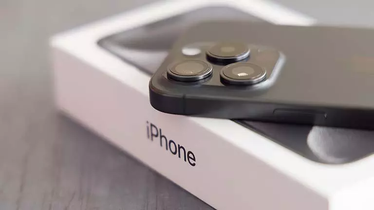 iPhone 16 Pro Max हल्के कचरे के थैले से बरामद iPhone 16 Pro Max हल्के कचरे के थैले से बरामद