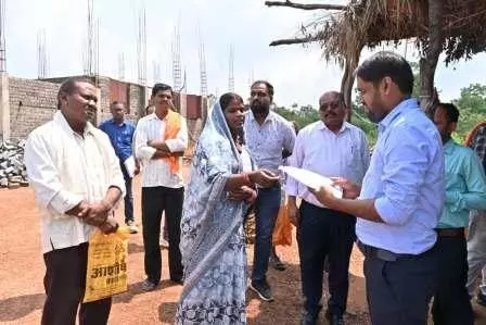 कलेक्टर ने किया छात्रावास का आकस्मिक निरीक्षण कलेक्टर ने किया छात्रावास का आकस्मिक निरीक्षण