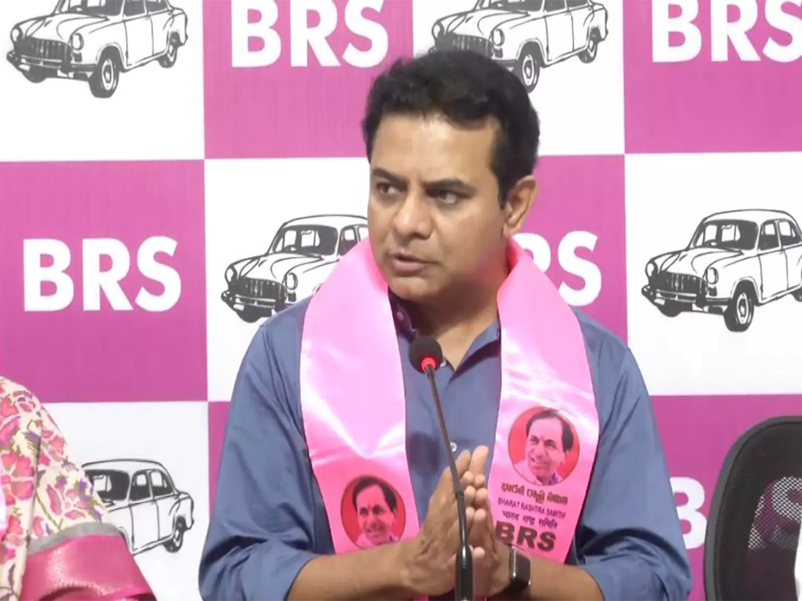 रेवंत रेड्डी के लापरवाह, अहंकारी, तानाशाही फैसले से तेलंगाना की जनता पर 15,000 करोड़ रुपये का बोझ: KTR रेवंत रेड्डी के लापरवाह, अहंकारी, तानाशाही फैसले से तेलंगाना की जनता पर 15,000 करोड़ रुपये का बोझ: KTR