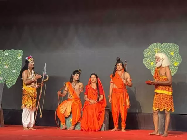 निषादराज की भक्ति से गूंज उठा अयोध्या का रामकथा पार्क निषादराज की भक्ति से गूंज उठा अयोध्या का रामकथा पार्क