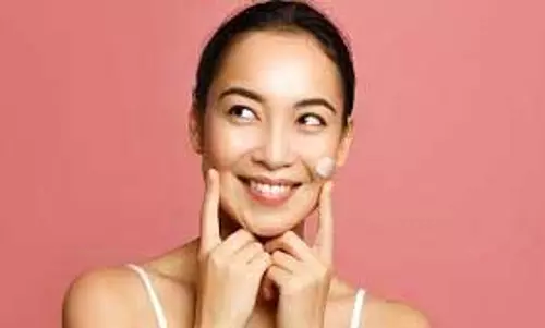 Beauty Tips: इन गुणकारी रसों से पाए गोरापन और बेदाग त्वचा Beauty Tips: इन गुणकारी रसों से पाए गोरापन और बेदाग त्वचा