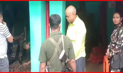 पुलिस की घर में दबिश, गुप्त सुरंग का पता चला, उसके बाद...