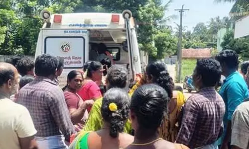 सरकारी स्कूल में छिपकली द्वारा खाया गया खाना खाने से 17 छात्र बीमार पड़ गए