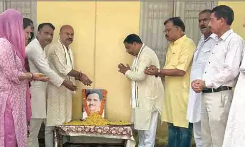 भाजपा ने पंडित दीनदयाल की जयंती पर उन्हें श्रद्धांजलि अर्पित की