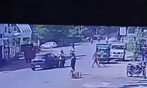 कार ने सामने से बाइक सवार को उड़ाया, फिर चार बार पलटी