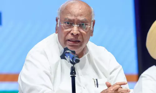 मनमोहन सिंह के आर्थिक सुधारों के दृष्टिकोण ने अवसरों के नए द्वार खोले : खड़गे