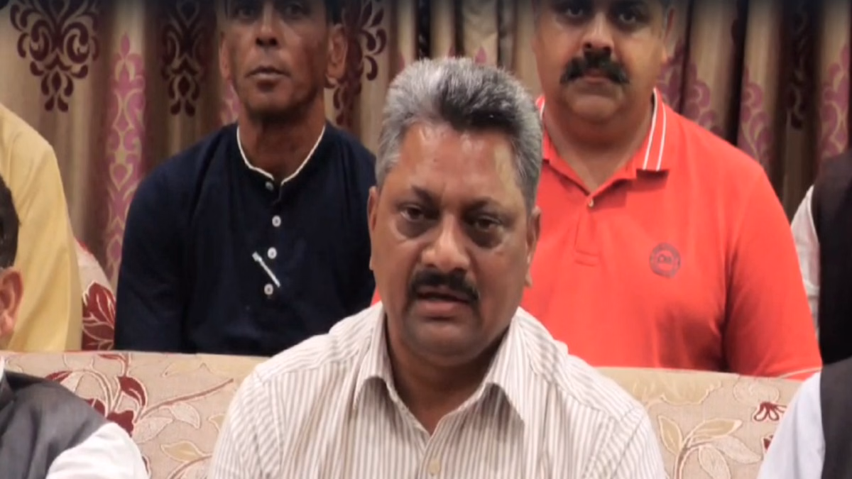 Hamirpur: विकास चर्चा के दौरान झगड़े पर सुरेश कुमार का बयान Hamirpur: विकास चर्चा के दौरान झगड़े पर सुरेश कुमार का बयान