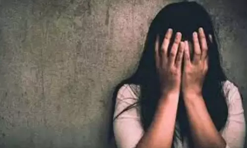 फिल्म दिखाने के बहाने मॉल ले गया, छात्रा की इज्जत लूटी फिल्म दिखाने के बहाने मॉल ले गया, छात्रा की इज्जत लूटी