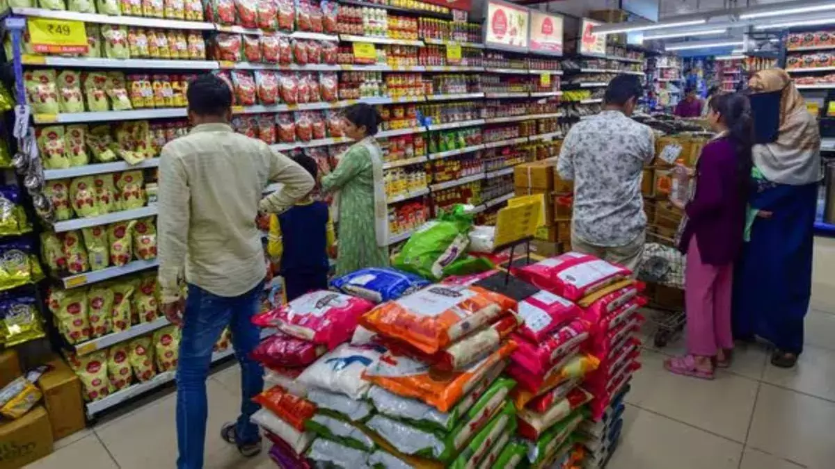 Gwalior: जीएसटी छूट का दायरा छोटा, छोटे दुकानदार बाहर Gwalior: जीएसटी छूट का दायरा छोटा, छोटे दुकानदार बाहर