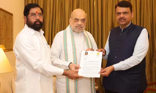 महाराष्ट्र के CM ने बाढ़ संकट के बीच अमित शाह से तत्काल वित्तीय सहायता की अपील की महाराष्ट्र के CM ने बाढ़ संकट के बीच अमित शाह से तत्काल वित्तीय सहायता की अपील की