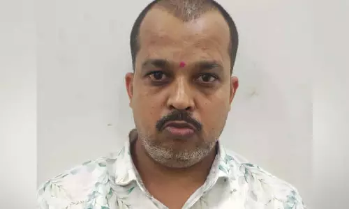Mumbai : सीएम रिलीफ फंड लोन एजेंट बनकर रेलवे में नौकरी दिलाने का झांसा देने वाला व्यक्ति गिरफ्तार Mumbai : सीएम रिलीफ फंड लोन एजेंट बनकर रेलवे में नौकरी दिलाने का झांसा देने वाला व्यक्ति गिरफ्तार