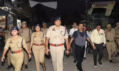 Bareilly: डीएम-एसएसपी ने फोर्स के साथ किया सुरक्षा फ्लैग मार्च