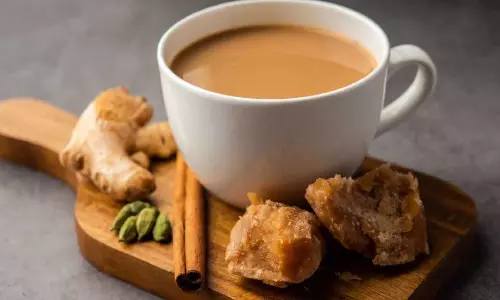 Jaggery tea: कई तरह से फायदेमंद रहता है इसका सेवन Jaggery tea: कई तरह से फायदेमंद रहता है इसका सेवन