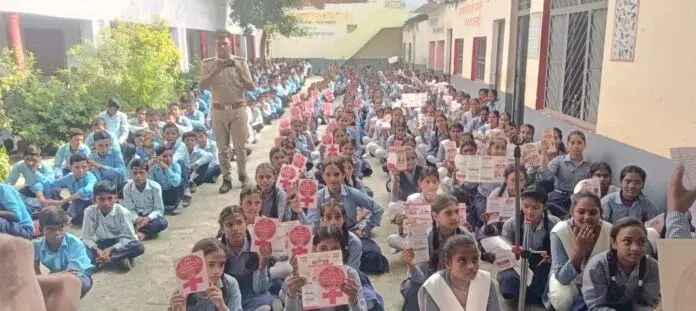 Nawabganj: पुलिस ने मिशन शक्ति के तहत बालिकाओं को दी सुरक्षा जानकारी