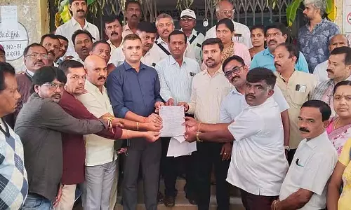 ऐप से परेशानी: सर्वेक्षण का बहिष्कार कर विरोध प्रदर्शन ऐप से परेशानी: सर्वेक्षण का बहिष्कार कर विरोध प्रदर्शन