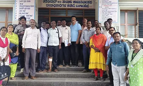 Bangarpet : सामाजिक और शैक्षणिक सर्वेक्षण के लिए जाते समय शिक्षक को कुत्ते ने काटा