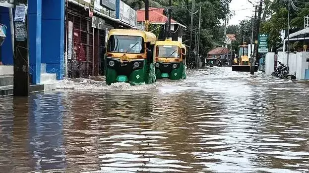 राजधानी भारी बारिश से भीगी, कई जगहों पर जलभराव; पहाड़ी इलाकों में बुरा हाल राजधानी भारी बारिश से भीगी, कई जगहों पर जलभराव; पहाड़ी इलाकों में बुरा हाल