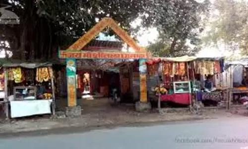 Farrukhabad: बढ़पुर में जागी आस्था, भक्तों की भीड़ उमड़ी Farrukhabad: बढ़पुर में जागी आस्था, भक्तों की भीड़ उमड़ी