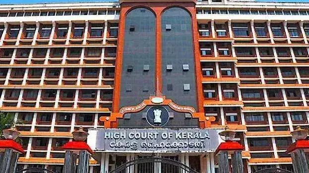 kerala: सोने की तस्करी मामले में न्यायिक आयोग की नियुक्ति पर रोक जारी kerala: सोने की तस्करी मामले में न्यायिक आयोग की नियुक्ति पर रोक जारी