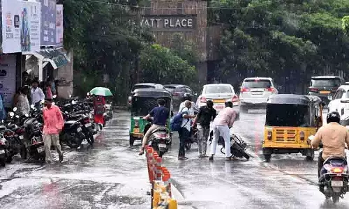 Hyderabad में रात भर भारी बारिश और तेज़ हवाएँ चलने की संभावना Hyderabad में रात भर भारी बारिश और तेज़ हवाएँ चलने की संभावना