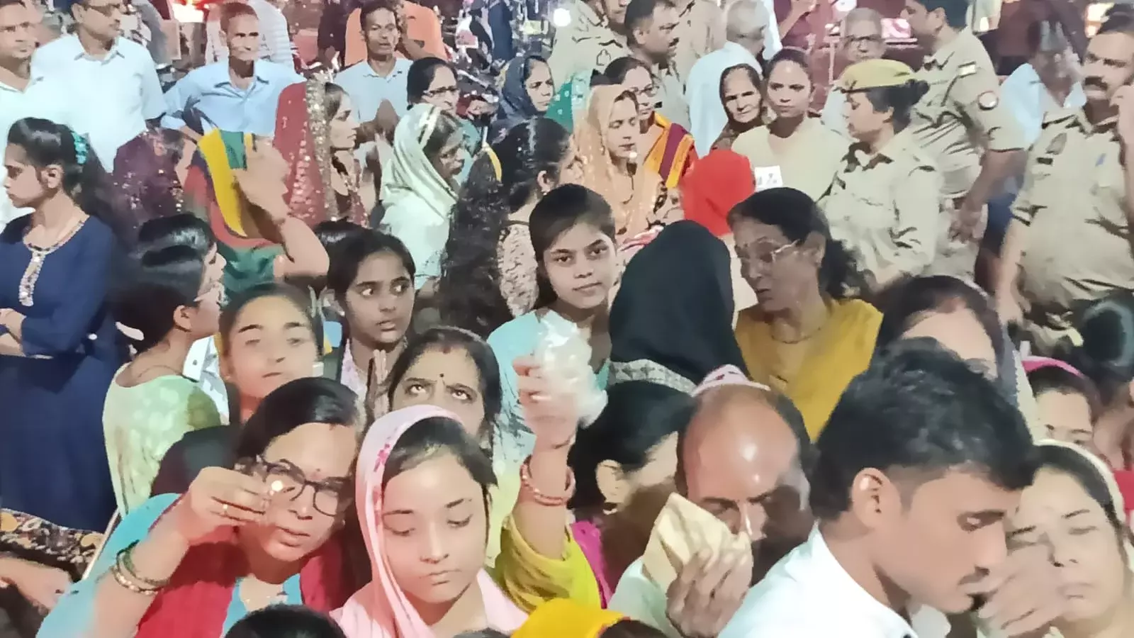Farrukhabad: मां दुर्गा की पांचवीं शक्ति स्कंधमाता की आराधना, श्रद्धालुओं की भीड़