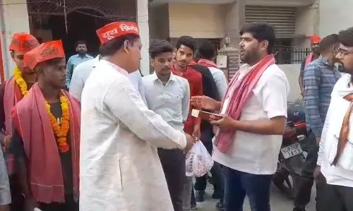 Farrukhabad: चंद्रपाल यादव ने लगाया BJP पर गंभीर आरोप Farrukhabad: चंद्रपाल यादव ने लगाया BJP पर गंभीर आरोप