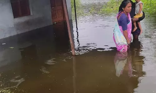 यादगीर में लगातार बारिश: घरों में घुसा पानी यादगीर में लगातार बारिश: घरों में घुसा पानी