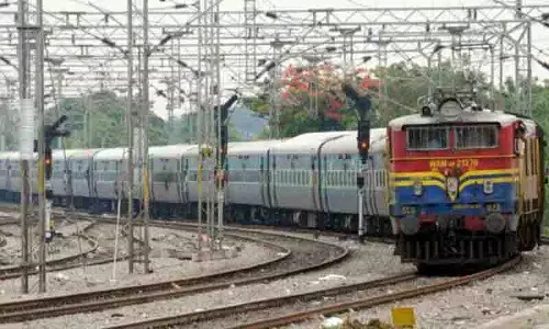 SCR ने दशहरा की भीड़ के कारण हैदराबाद स्टेशनों पर अस्थायी ट्रेन ठहराव की घोषणा की SCR ने दशहरा की भीड़ के कारण हैदराबाद स्टेशनों पर अस्थायी ट्रेन ठहराव की घोषणा की