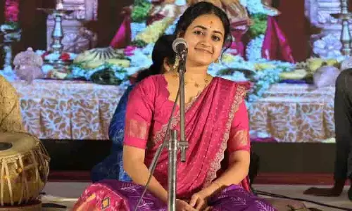 सूर्यगायत्री का भक्ति राग Hyderabad में परंपरा उत्सव के मंच को रोशन करता है सूर्यगायत्री का भक्ति राग Hyderabad में परंपरा उत्सव के मंच को रोशन करता है
