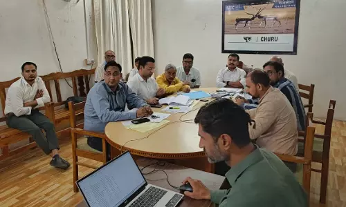 Churu: स्वास्थ्य योजनाओं की समीक्षा बैठक में अधिकारियों को मिले निर्देश