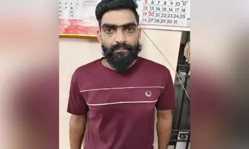 Kerala : जिले में भारी मात्रा में नशीली दवाएं बिक रही, युवक गिरफ्तार Kerala : जिले में भारी मात्रा में नशीली दवाएं बिक रही, युवक गिरफ्तार